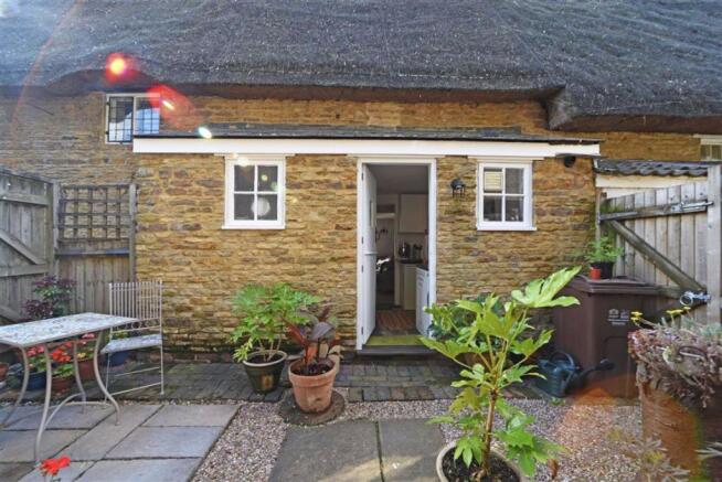REAR COURTYARD GARDEN