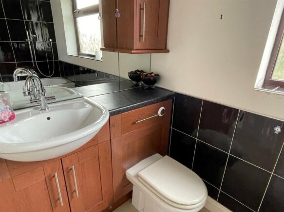 Bathroom.,.jpg