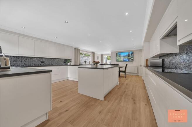 Kitchen Diner/Family Room