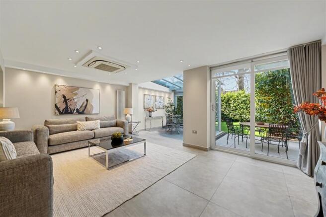 1 Court Close, St. John's Wood Park NW8 6NN-8.jpg