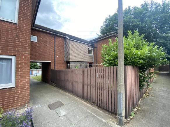 2 bed Flat for sale Image 7
