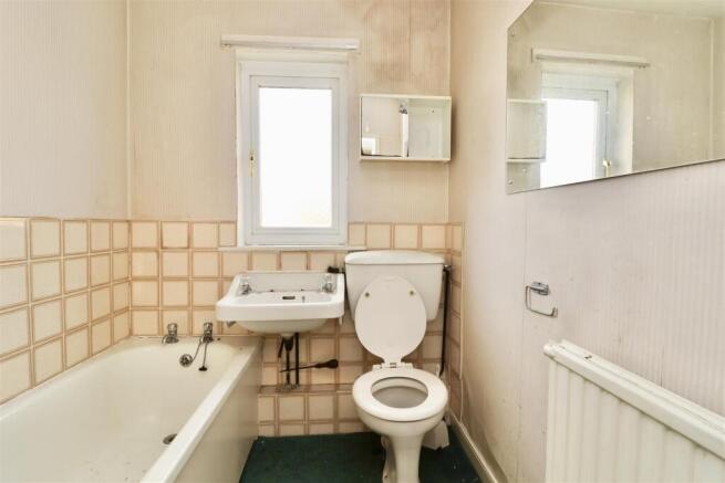 4 bed Detached for sale Image 8