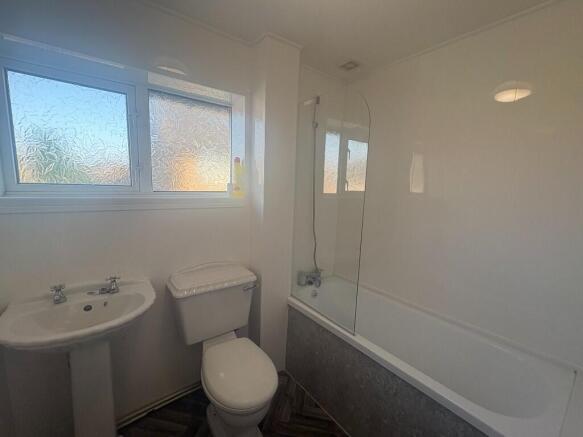 3 bed Terraced to rent Image 4