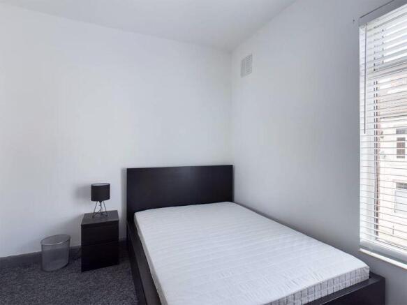 2 bed Terraced to rent Image 7