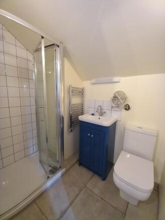 EN-SUITE SHOWER