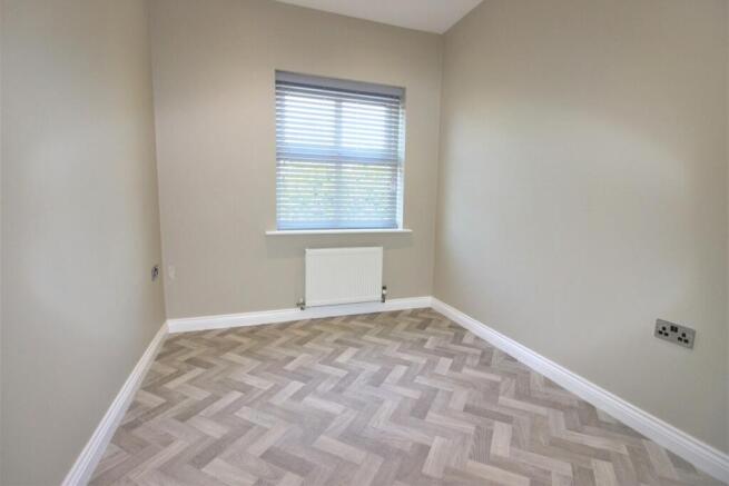 2 bed Flat for sale Image 11