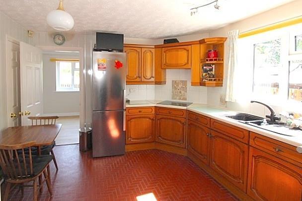 4 bed Detached for sale Image 5