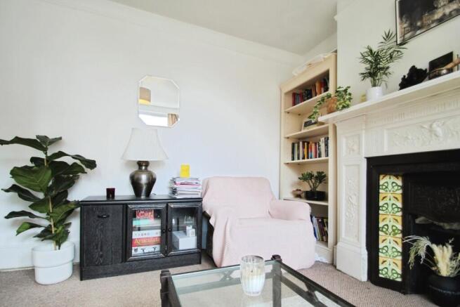 Living room - ang...