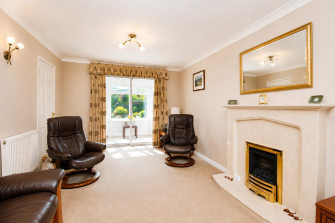 4 bed Detached for sale Image 8