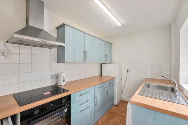 2 bed Terraced to rent Image 5