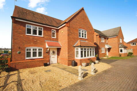 Crosbie Grove, Silverwoods, Kidderminster, DY11 7DS