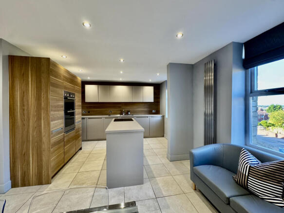 3 bed Semi-Detached to rent Image 6