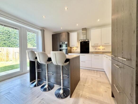 4 bed Detached for sale Image 6