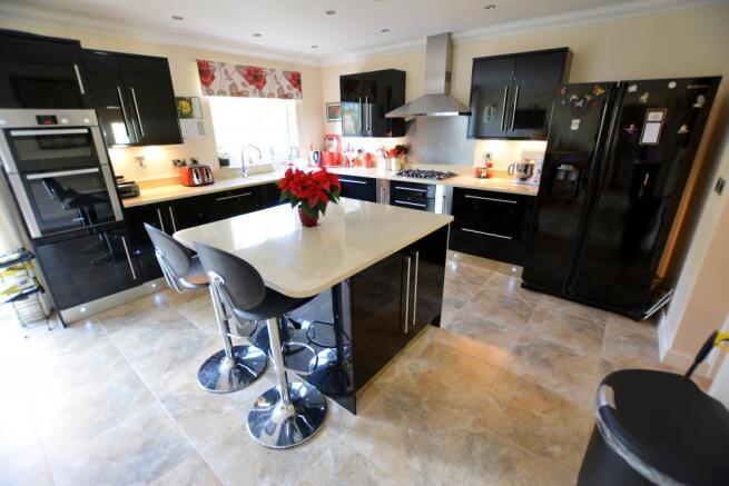 Kitchen/breakfast room/dining room