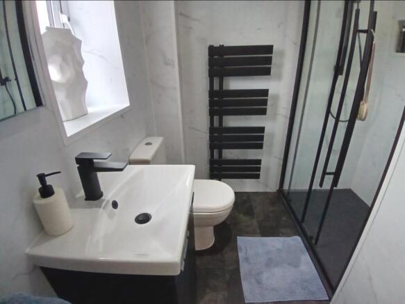 EN SUITE