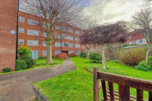 6, Kelvin Court, Fourth Avenue, Frinton-on-sea CO13 9DT