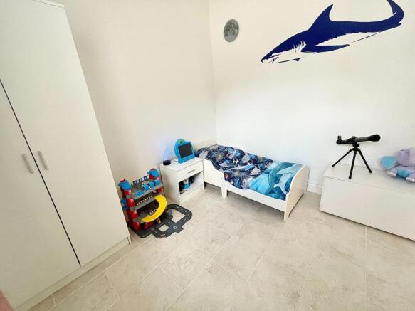 Photo 33