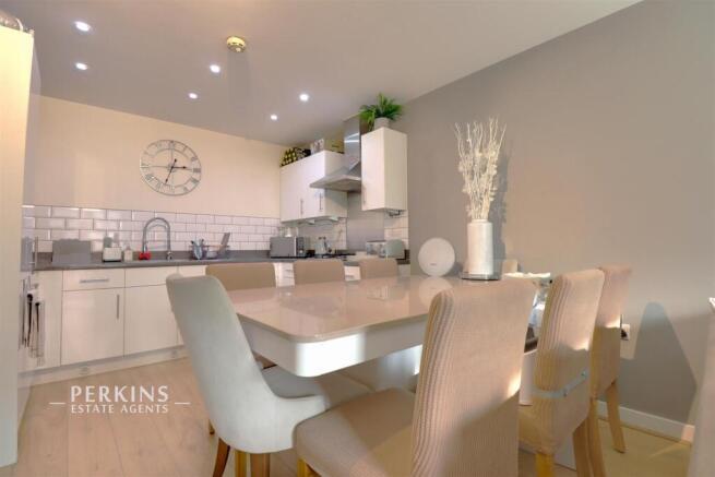 KITCHEN .jpg