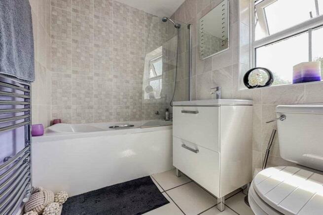 Ensuite to Bed 1