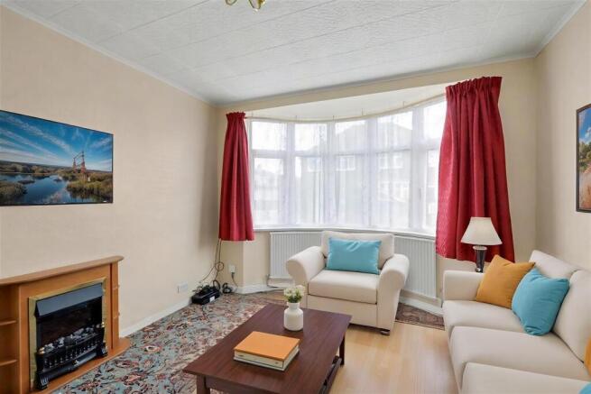 RYMmbabLikS1OY7JaDy2Pg - Living Room - Standard - 