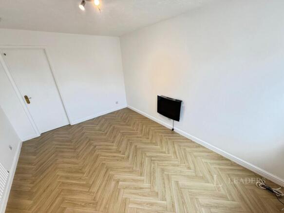 2 bed Terraced to rent Image 4