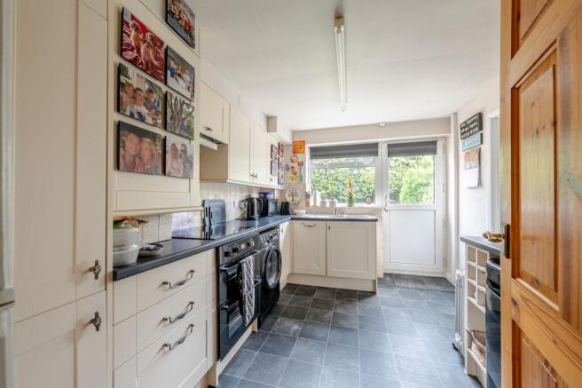 4 bed Semi-Detached for sale Image 11