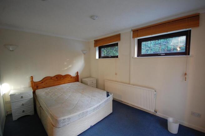 Bed 6 / Playroom