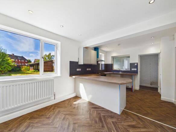 3 bed Semi-Detached for sale Image 12