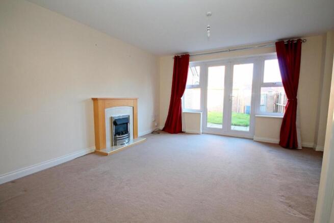 LOUNGE/DINING AREA