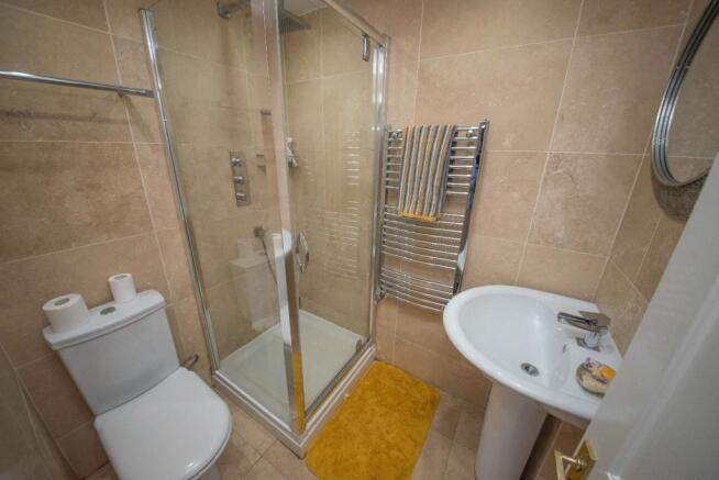 EN SUITE