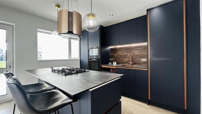 KITCHEN/LOUNGE