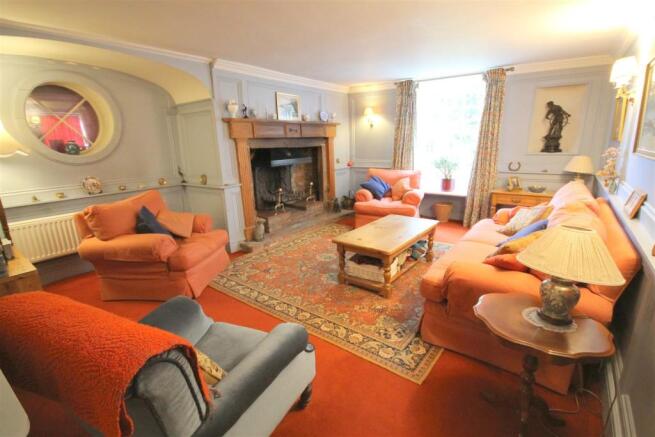 E Sitting Room 4.JPG