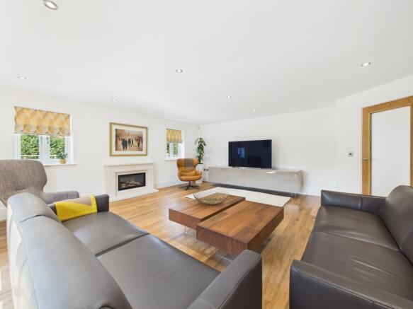 4 bed Detached for sale Image 6