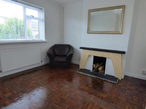 18 St Davids Close Living Room DI .JPG
