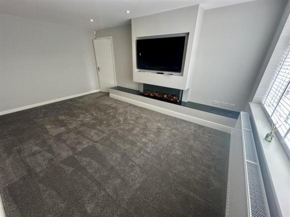 2 bed Semi-Detached Bungalow for sale Image 9