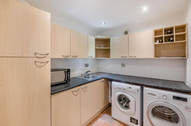 5 bed Detached for sale Image 11