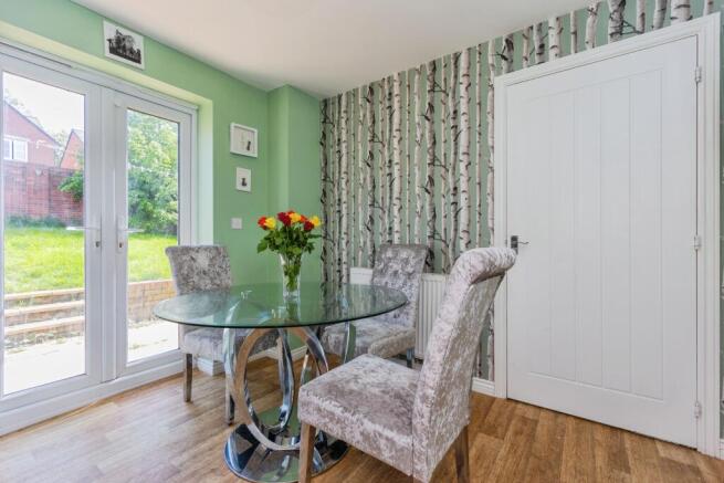 Hawthorn Drive, Glossop, SK13 photo 4