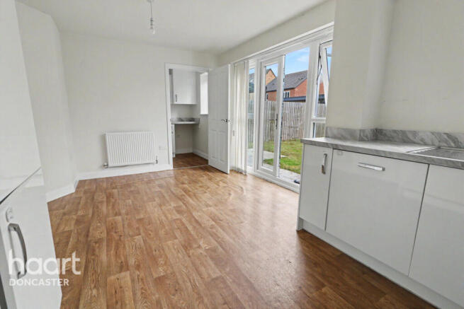4 bed Detached for sale Image 9