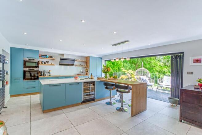 4 bed Detached for sale Image 5