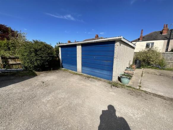 2 bed Flat for sale Image 11