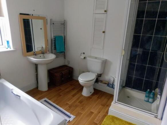 27a East Street Bathroom.jpg