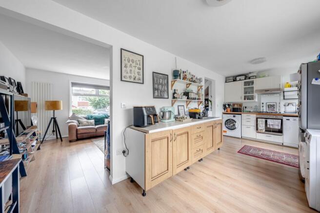 3 bed Semi-Detached for sale Image 4