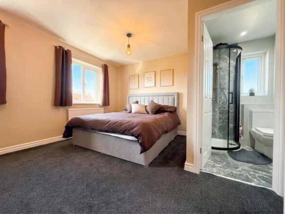3 bed Semi-Detached for sale Image 8