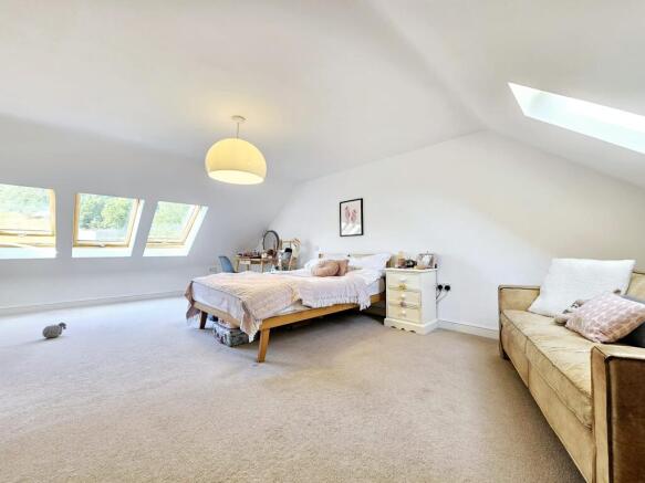 4 bed Terraced for sale Image 11