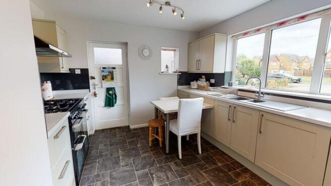 KITCHEN/BREAKFAST ROOM