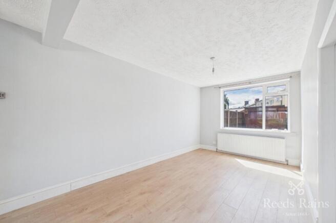 3 bed Semi-Detached to rent Image 9