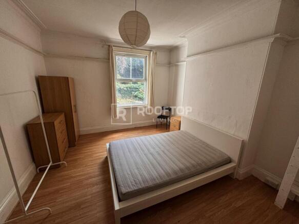6 bed House to rent Image 6