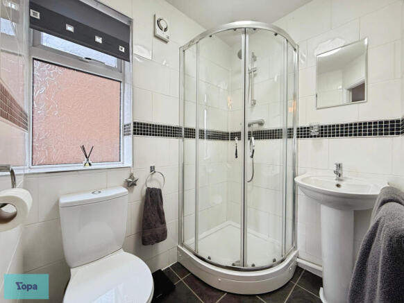 6 bed Detached for sale Image 10