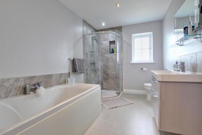 FAMILY BATHROOM/W.C.