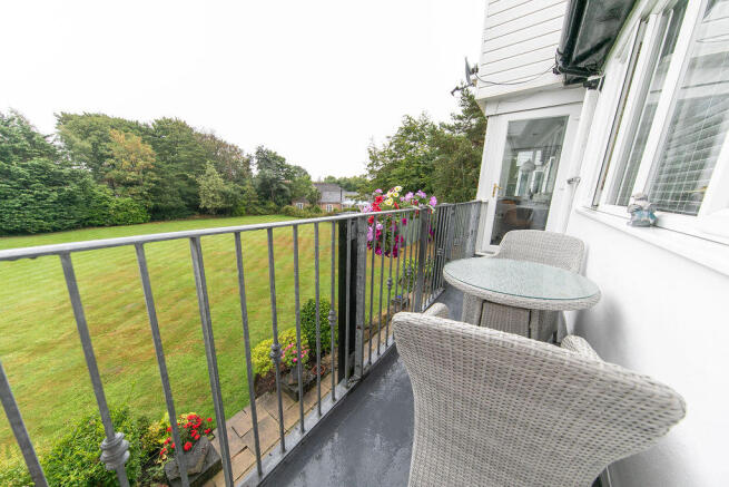 Private balcony & communal gardens